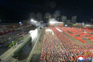 Corea del Norte exhibe sus misiles en desfile ante altos cargos de Rusia y China