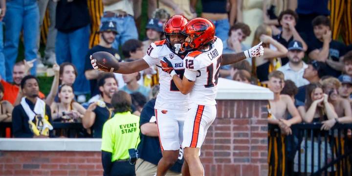 Hankerson runs for 205 yards and 4 TDs; Oregon State beats Lafayette 45