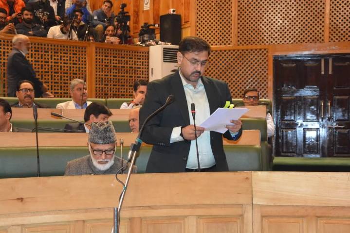 New fleet of buses arriving, border districts to be prioritised during their deployment: J&K Transport Minister