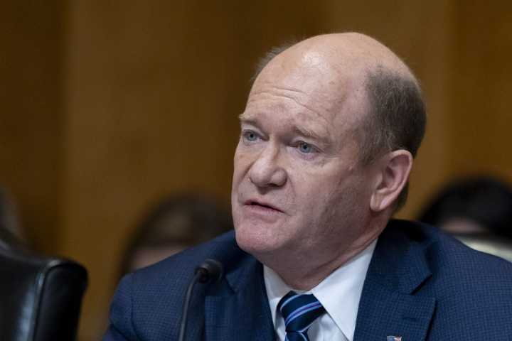 Watch this Democratic senator take down Fox News’ shutdown BS