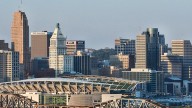 “Vi a gente caer desde el tercer piso”: el desplome de un balcón sacudió a Cincinnati la noche del viernes