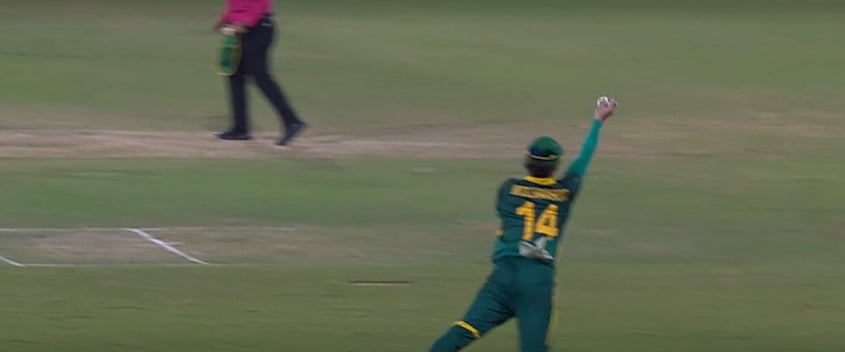 Flying Laura Woolvardt! South Africa Star Takes One-Handed Blinder In NZ W vs SA W World Cup 2025 Match; Video
