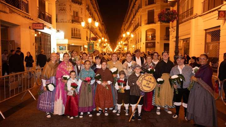 La Ofrenda de Flores desde dentro: "Es una tradición de muchos años, empecé a los 18 y voy a hacer 74"