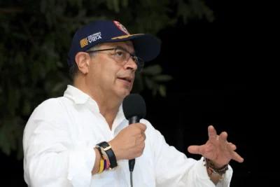 Petro propone reabrir diálogos con el ELN tras meses de ruptura y llama a «probar la paz»