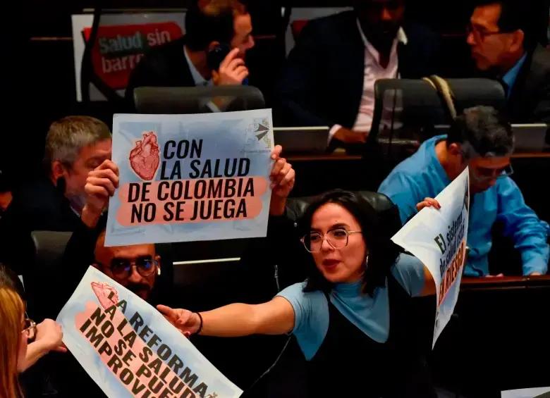¿Se hundirá la reforma a la salud? Estos son los caminos del Gobierno y la oposición