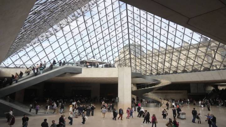 Suspects Arrested Over Theft of Crown Jewels From Paris Louvre Museum World News