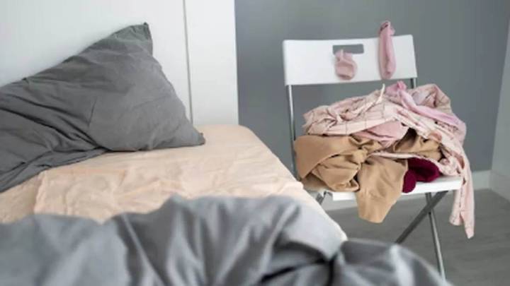 Chau a la silla con ropa: el mueble que revoluciona los dormitorios con estilo