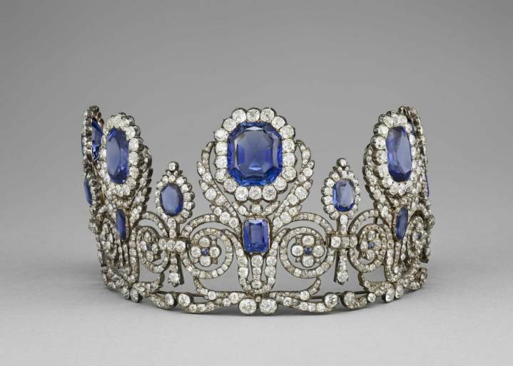 Fundidas o descompuestas en partes, posible futuro de las joyas robadas del Louvre, dicen expertos