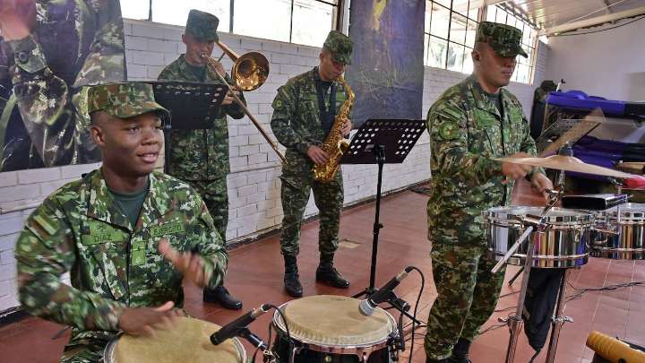 Son del Trébol, la orquesta del Ejército que hace de la música un frente de paz