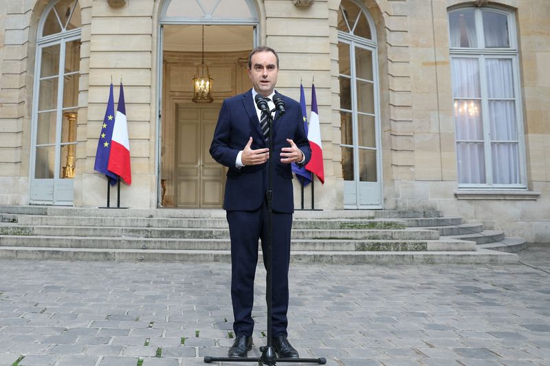 France's new prime minister resigns