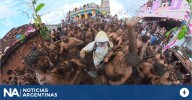 VIDEO: La insólita "guerra" de excremento de vaca en un festival religioso en la India
