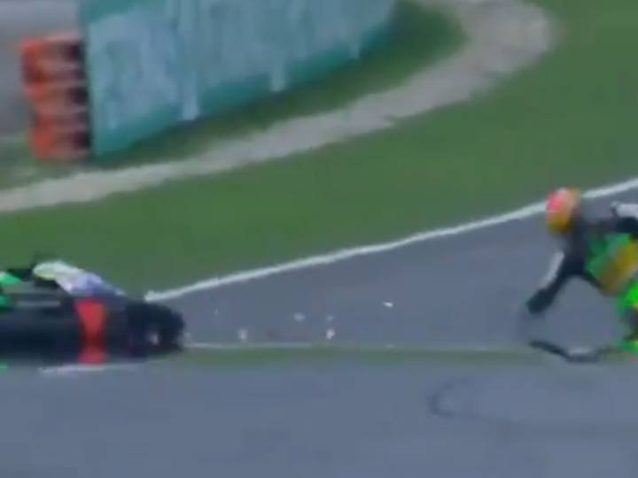 Cuál es el estado de salud del joven piloto que sufrió un brutal accidente en el Moto3: "Su condición es estable pero todavía crítica"