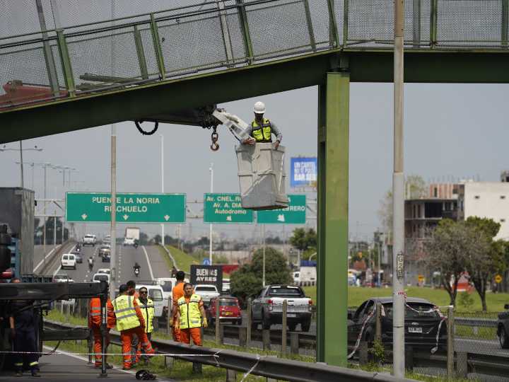 Sufrió un robo en medio de la congestión tras la caída de un puente en la General Paz: corrió al ladrón y recuperó la caja de herramientas