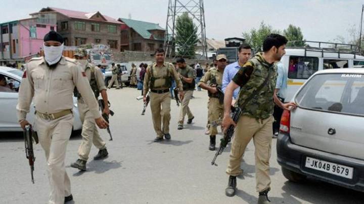 Police Arrest 17 Long-Time Absconders Across Kashmir