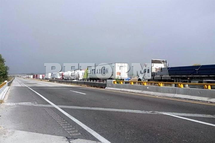 Se mantienen bloqueos de campesinos en 8 puntos