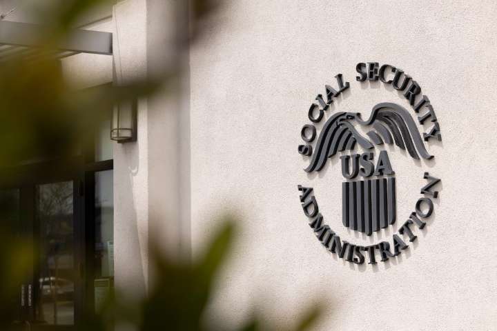 Cierre del Seguro Social deja sin atención a millones: conoce qué servicios están interrumpidos
