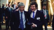 Luis Caputo pidió sostener el rumbo porque "el mundo mira a la Argentina"