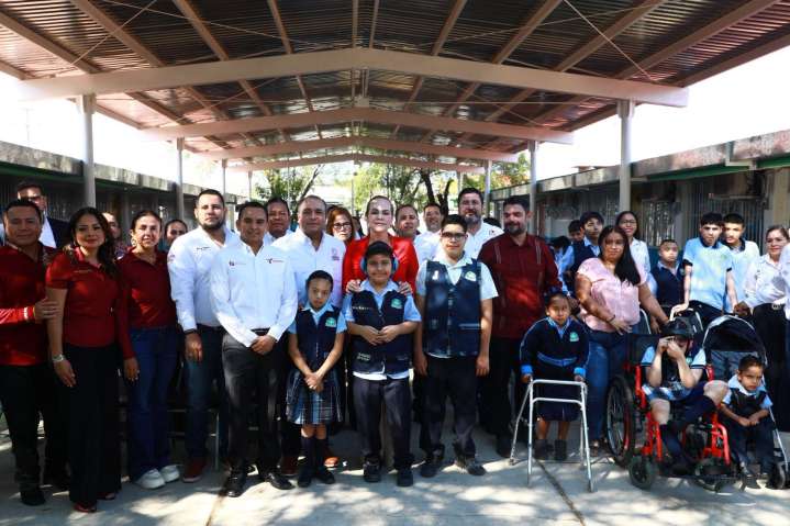 Refrenda Carmen Lilia Canturosas su compromiso con la educación