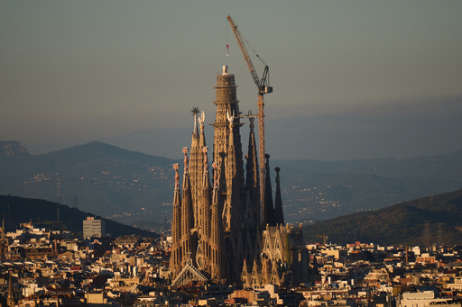 La Sagrada Familia de Barcelona se convierte en la iglesia más alta del mundo