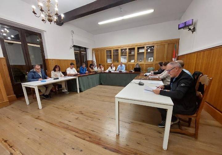 Sin unanimidad en la moción de rechazo a los insultos sufridos por el alcalde de Urnieta