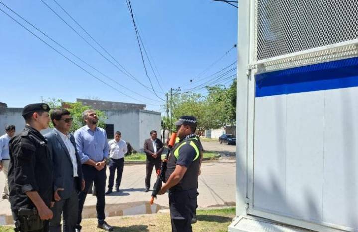 Entregan armas menos letales a la División Cabinas de Vigilancia