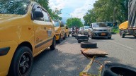 ¿No quieren otra cosita? Estas son las exigencias de los taxistas de Medellín para levantar la protesta que lleva más de 30 horas