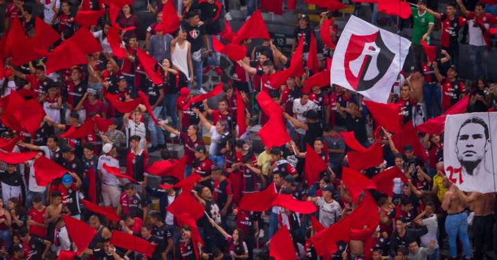 Aficionados de Chivas y Atlas tienen terrible pelea que deja un muerto y dos heridos previo al Clásico Tapatío