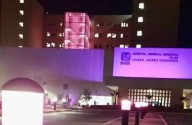 Se iluminan de rosa unidades del IMSS por mes contra el cáncer de mama