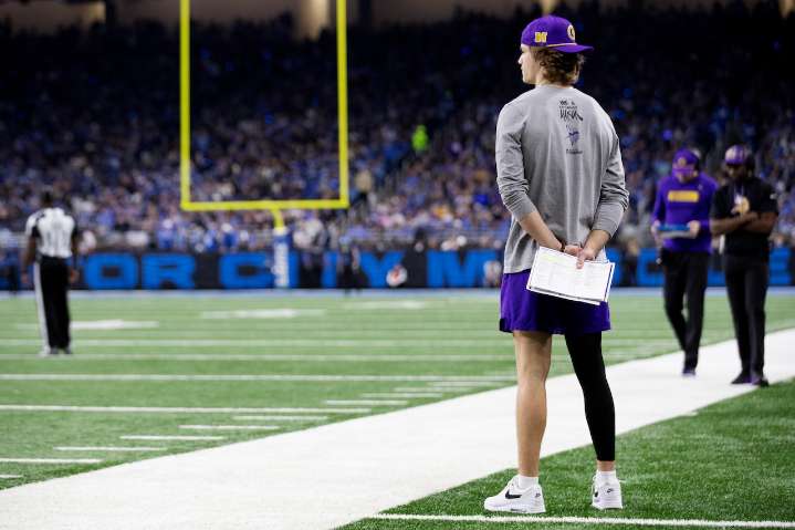 Lions’ Hutchinson jokes about going easy on the former Michigan QB