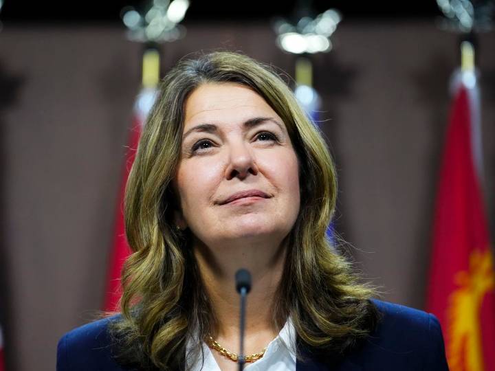Danielle Smith: Budget cannot be balanced without pipelines