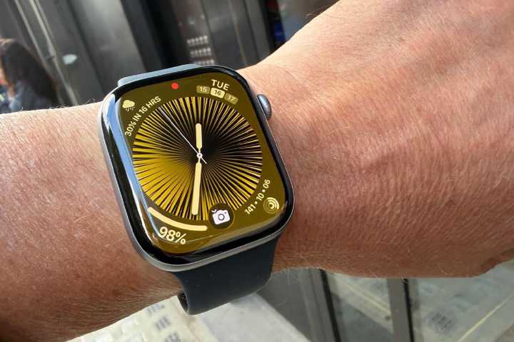 Apple explains how its new Watch can measure how hard your heart is beating