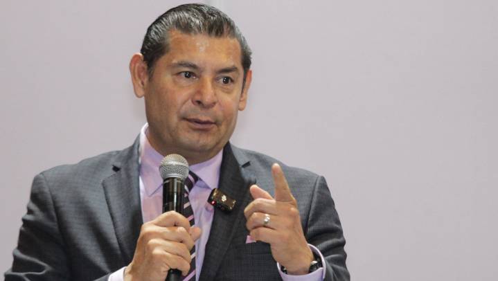Armenta descarta retorno del fuero para diputados en Puebla