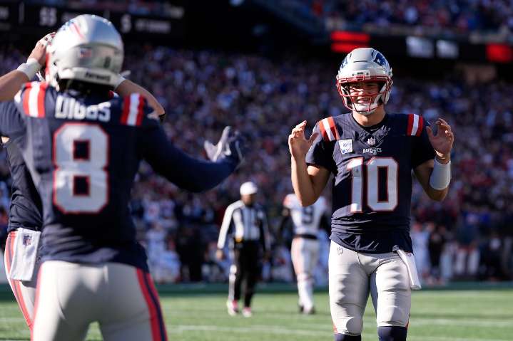 Mike Vrabel praises Stefon Diggs after first touchdown with Patriots in blowout win