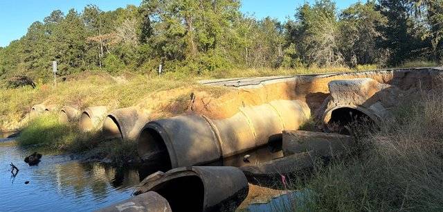 New bridge proposed for G.W.  Oliver Road, replacing 7 large pipes at Little Lotts Creek