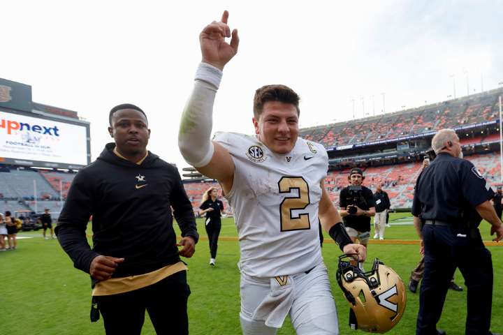 AP Top 25: Alabama No. 4, Vandy in top 10