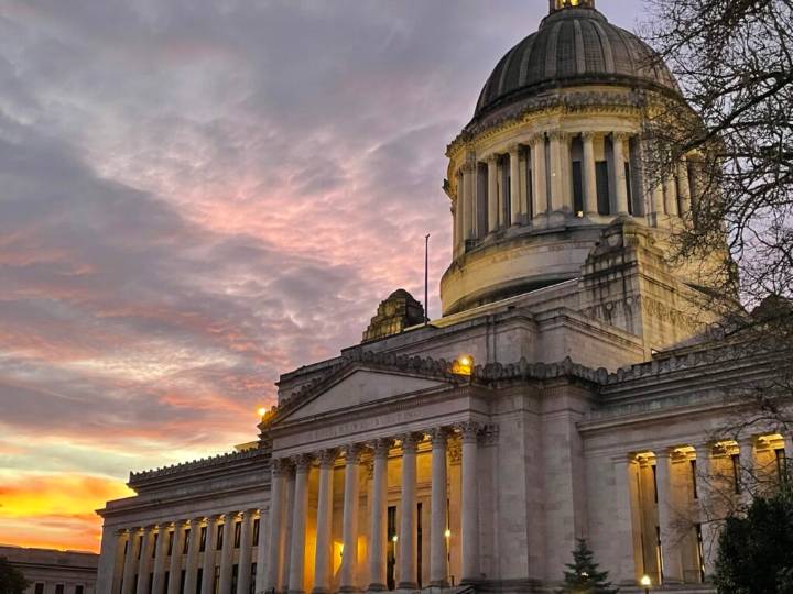 Washington state Democrats look at imposing income tax on higher earners