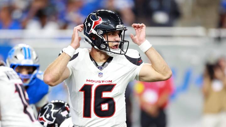 Cardinals sign QB Kedon Slovis to 53
