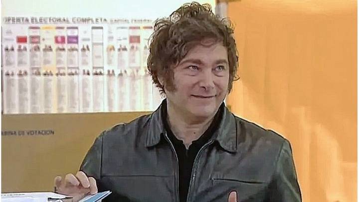 El presidente Javier Milei votó en la UTN entre militantes y sin declaraciones a la prensa