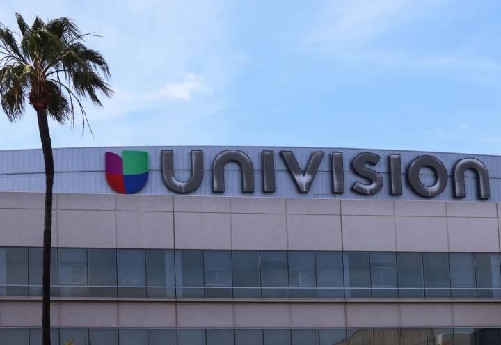 El presentador que por muchos años no dijo abiertamente que era homosexual en su programa de Univision