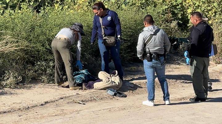 Encuentran a joven encobijado cerca de la colonia Fronteriza