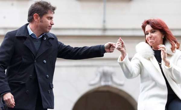 Con Kicillof presente, la militancia peronista moviliza a la casa de Cristina Kirchner