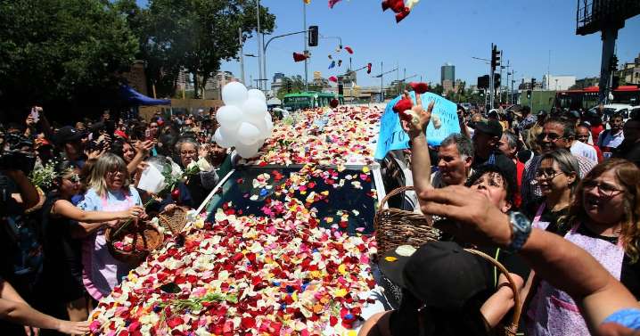 Héctor Noguera es despedido en masivo funeral en el que reaparece Cristián Campos