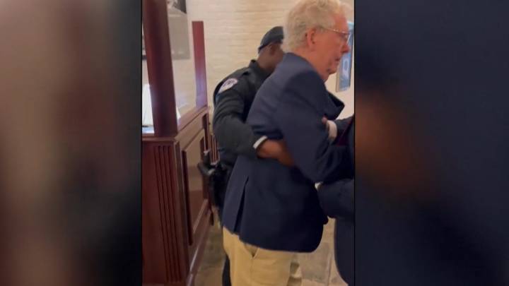 McConnell falls to ground while walking to Senate floor