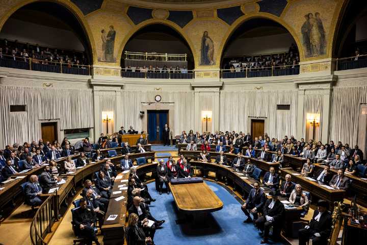 Manitoba politicians to vote on fine for former premier, budget bill in fall sitting
