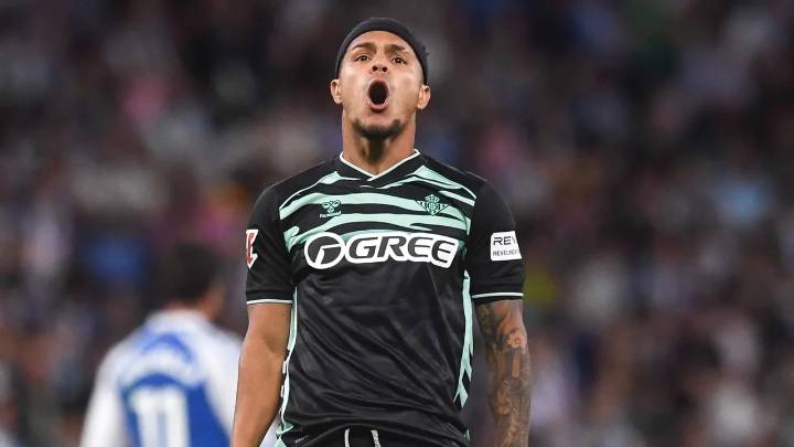 El 'Cucho' Hernández se la pone difícil a Lorenzo: cuarto gol consecutivo en La Liga con Real Betis