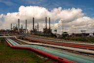 Oil Falls As Traders Focus On Surplus And US