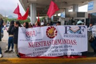 Bloquean maestros vías en Edomex; exigen diálogo con Delfina