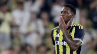 “Ha tenido problemas de dolor y algunos clubes lo han obligado a jugar así”: las duras revelaciones que dio el entrenador del Fenerbahce sobre el estado de salud de Jhon Durán