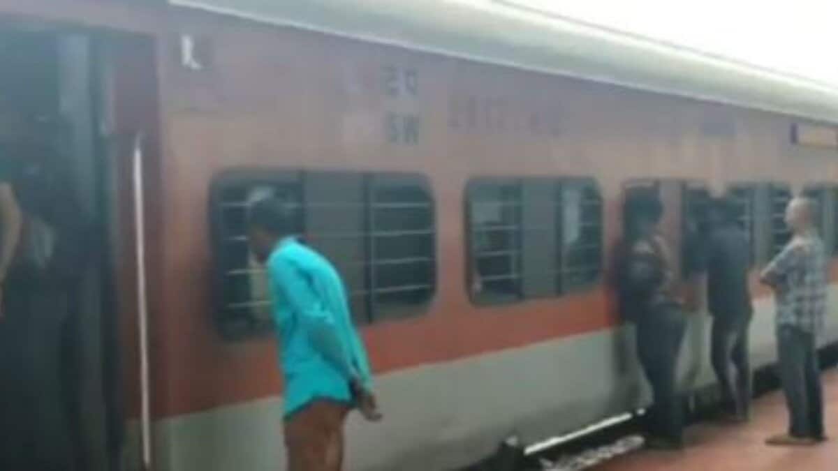 Telangana: Howrah Express train delayed due to technical fault