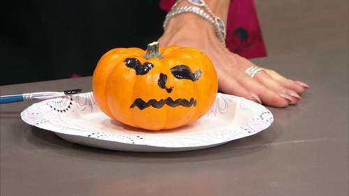 Su Casa adds a 'Spirited' twist to pumpkin decorating with Dia de los Muertos celebration
